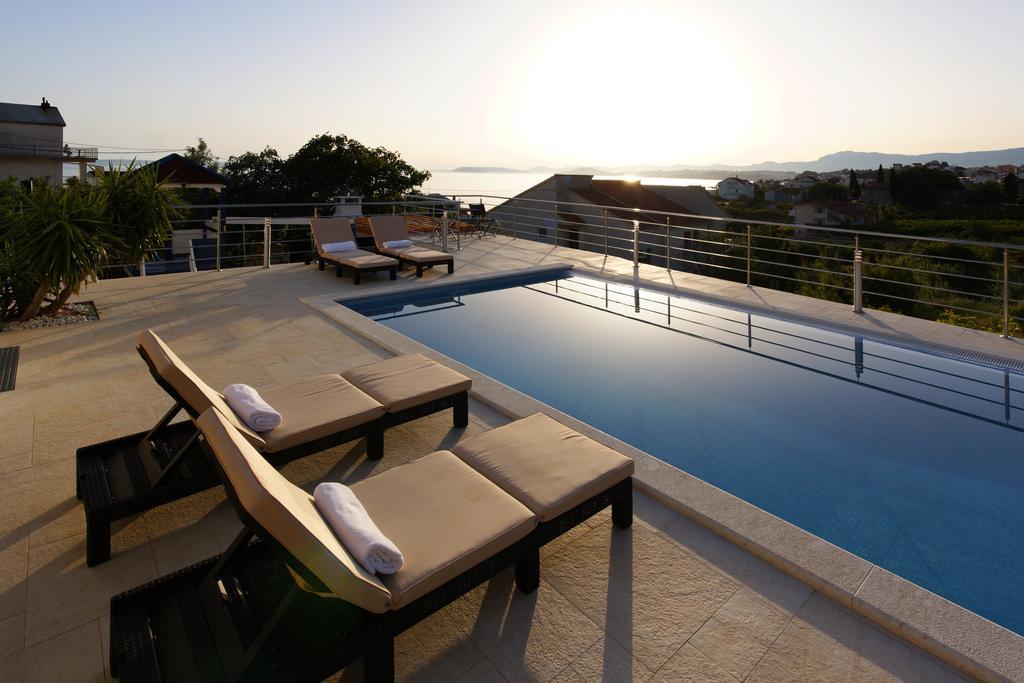 Villa Mermaid Your Croatian Haven With Luxury Pool And Scenic Views Podstrana Bagian luar foto