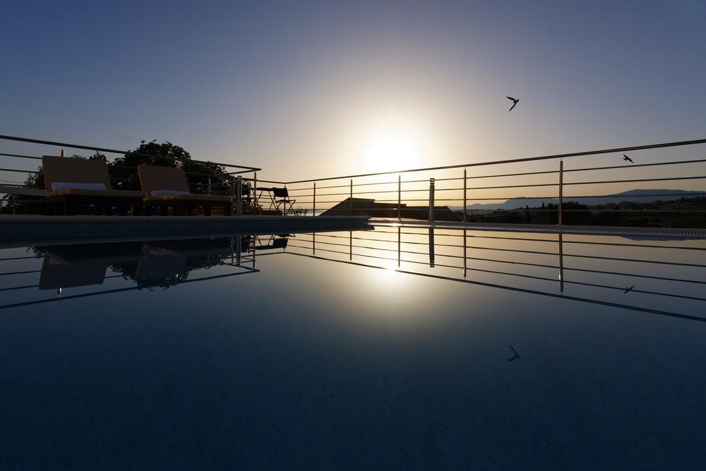 Villa Mermaid Your Croatian Haven With Luxury Pool And Scenic Views Podstrana Bagian luar foto