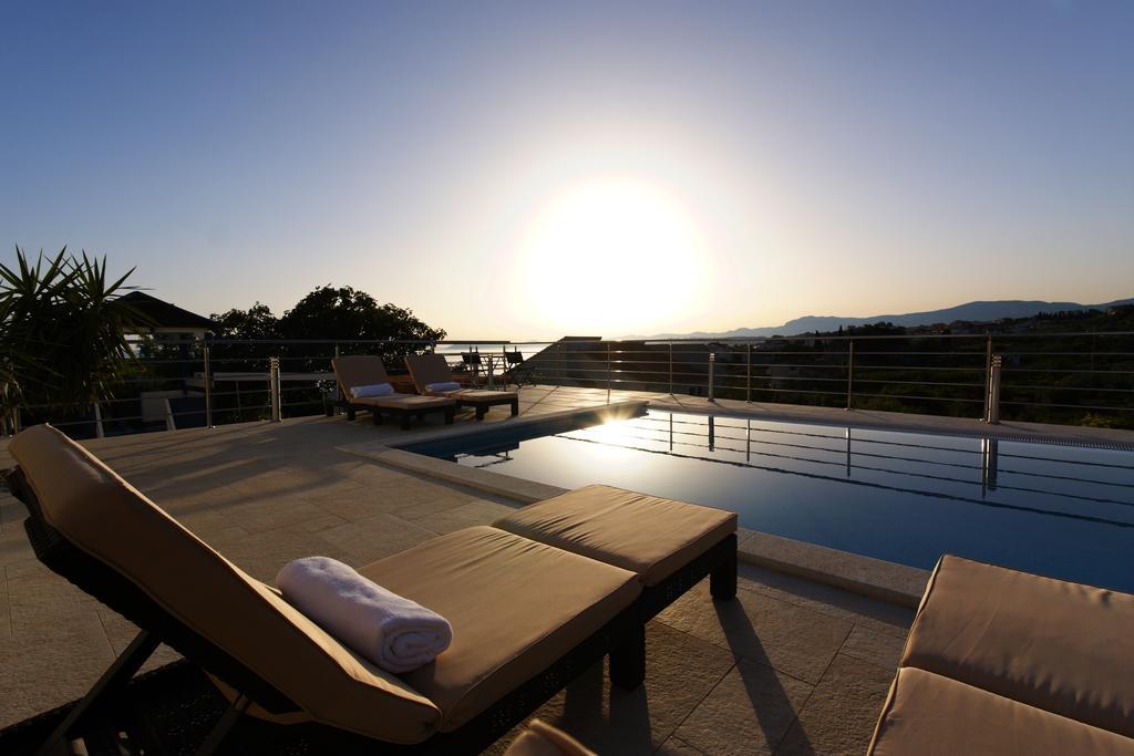 Villa Mermaid Your Croatian Haven With Luxury Pool And Scenic Views Podstrana Bagian luar foto