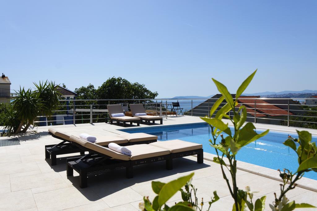 Villa Mermaid Your Croatian Haven With Luxury Pool And Scenic Views Podstrana Bagian luar foto
