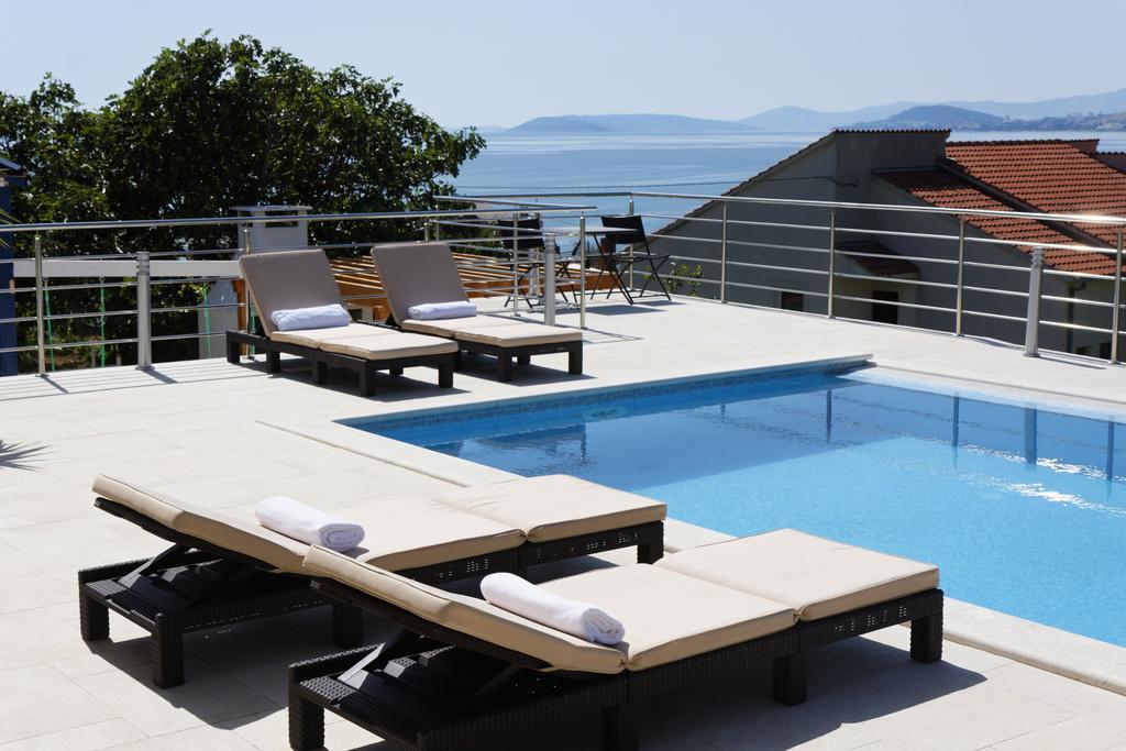Villa Mermaid Your Croatian Haven With Luxury Pool And Scenic Views Podstrana Bagian luar foto