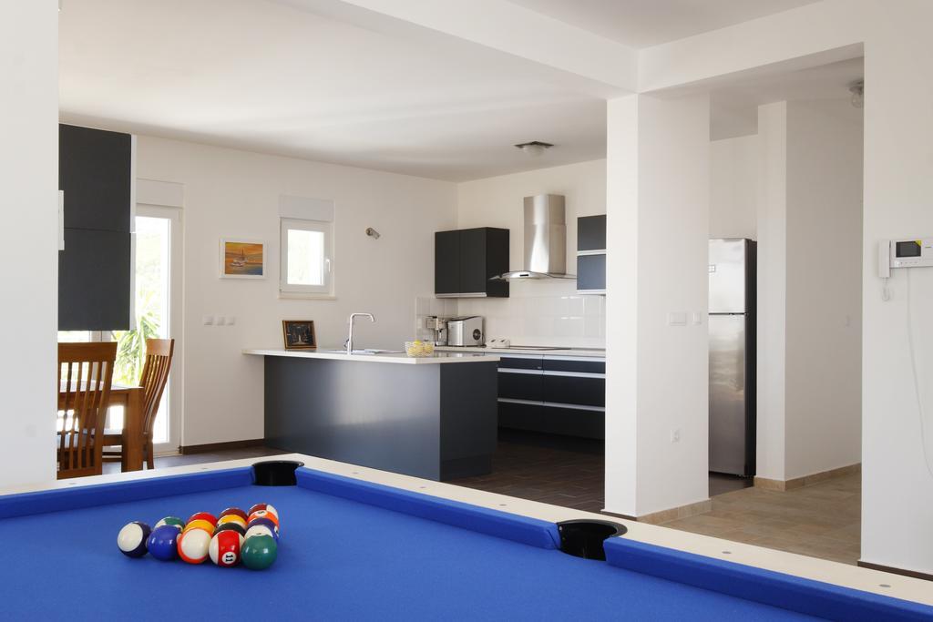 Villa Mermaid Your Croatian Haven With Luxury Pool And Scenic Views Podstrana Ruang foto