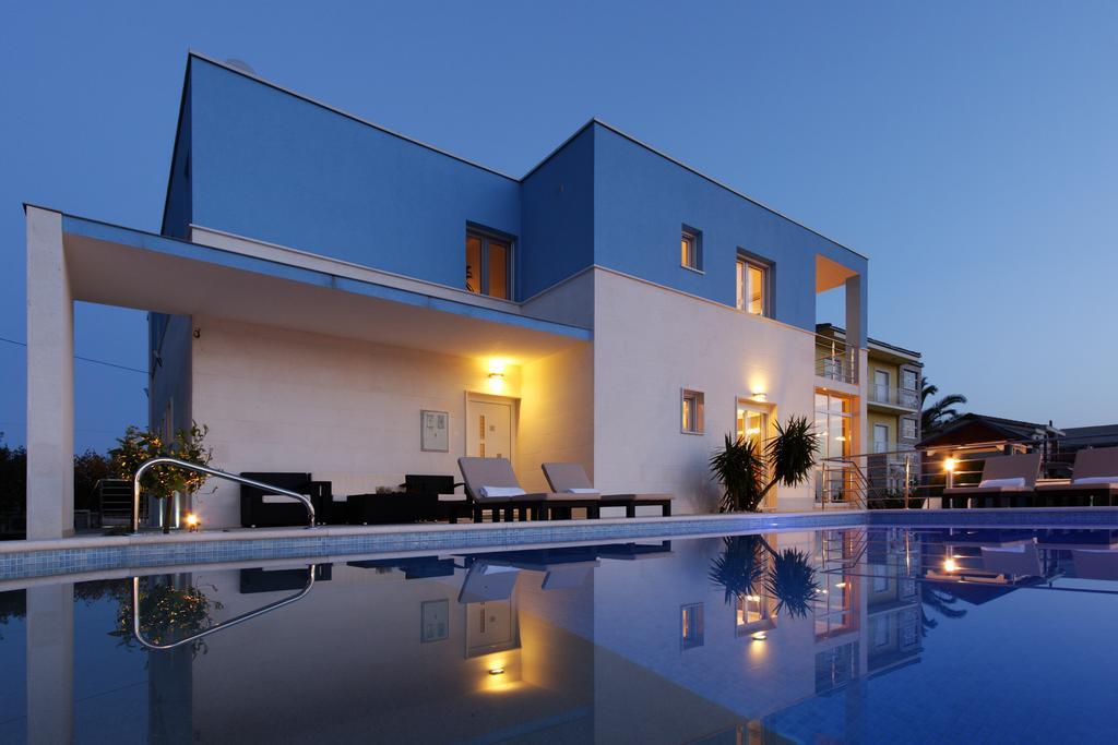 Villa Mermaid Your Croatian Haven With Luxury Pool And Scenic Views Podstrana Ruang foto