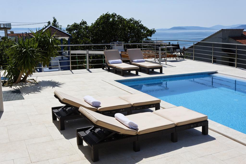 Villa Mermaid Your Croatian Haven With Luxury Pool And Scenic Views Podstrana Ruang foto